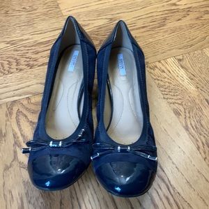 Geox pumps in navy